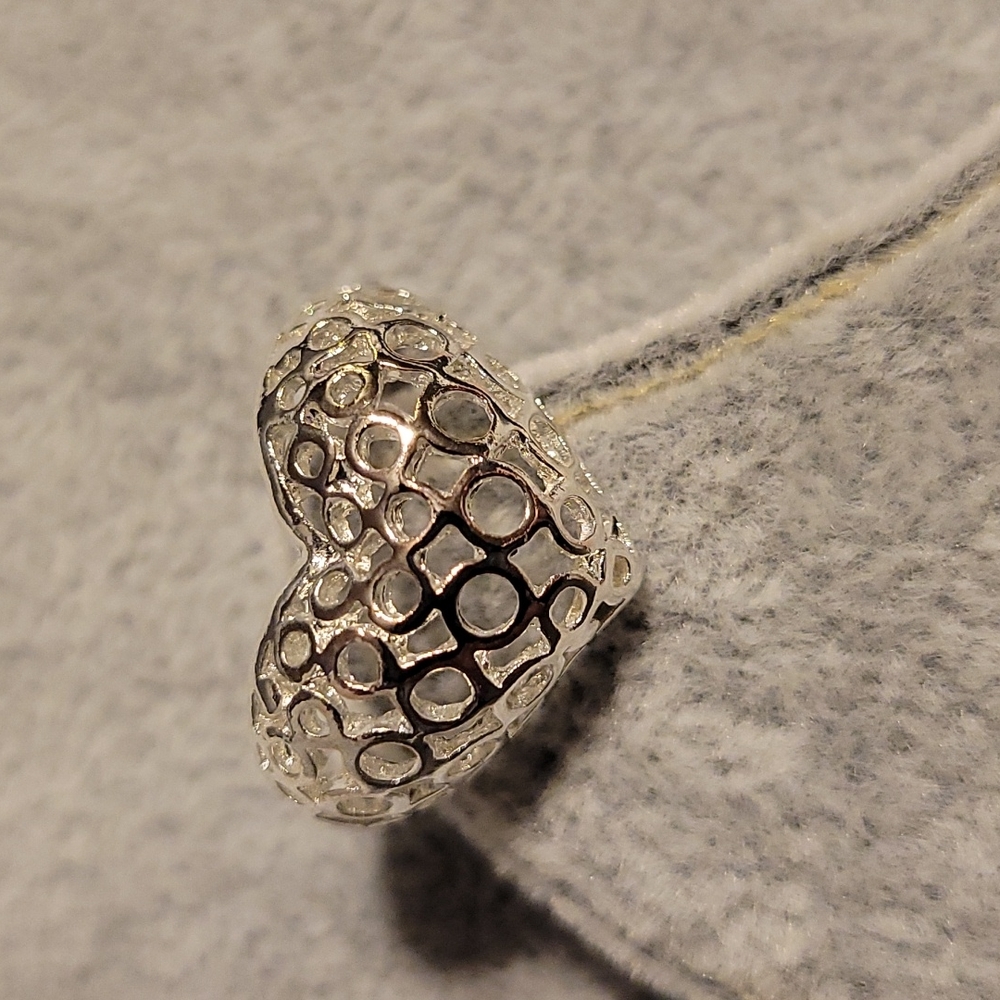 NWOT size 6 or 7 heart ring